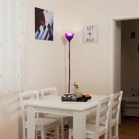Center Apartment *